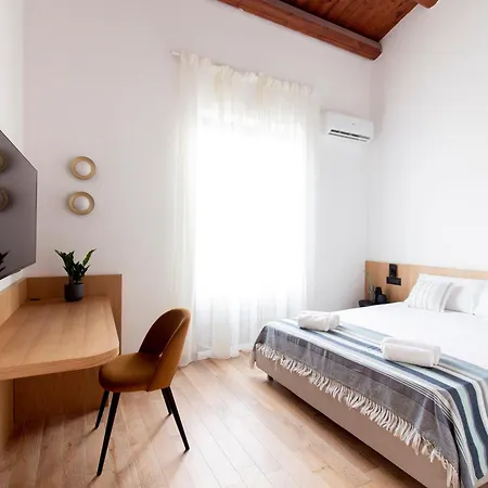 Πανσιόν Lulom - Rooftop Boutique 3*