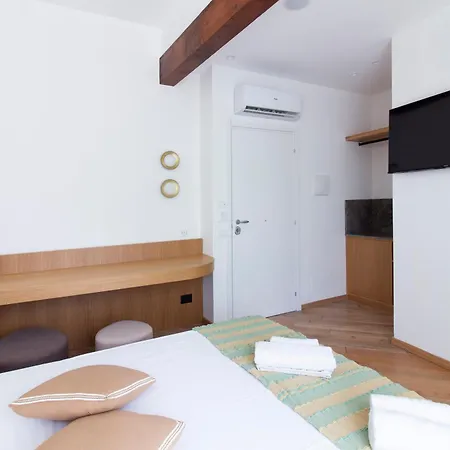 Lulom - Rooftop Boutique Guest house 3*
